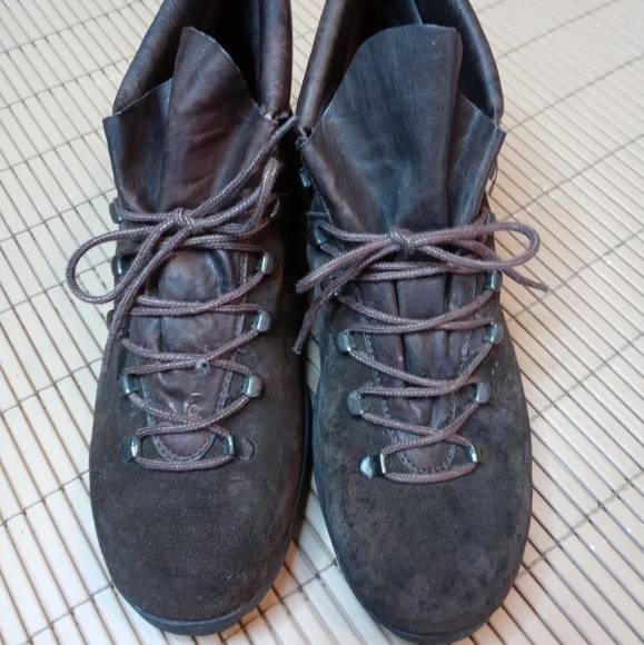 Trotters women's brown suede Vibram lug sole lace boot. A24pm - Picture 3 of 10